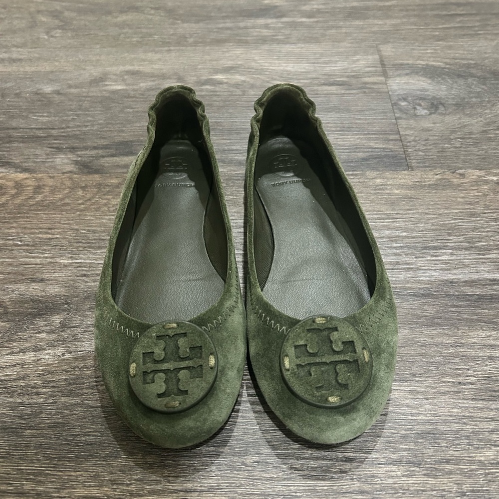 Tory Burch Green Flats with Rounded Toe and Logo